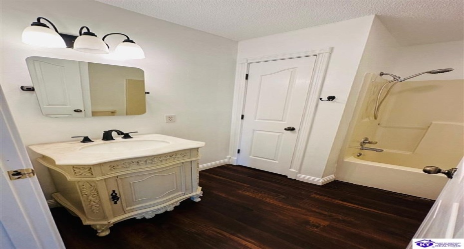 Fallen Timber Road, Campbellsville, Kentucky 42718, ,3 BathroomsBathrooms,For Sale,Fallen Timber Road,HK24003370