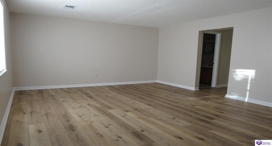 Berkley Court, Radcliff, Kentucky 40160, 2 Bedrooms Bedrooms, ,For Sale,Berkley Court,HK24003376