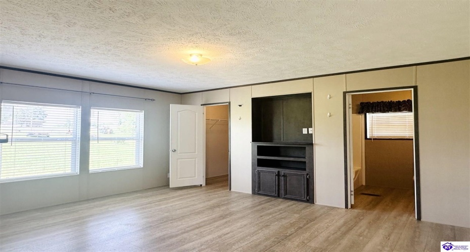 Highway 401, Garfield, Kentucky 40140, ,2 BathroomsBathrooms,For Sale,Highway 401,HK24002194