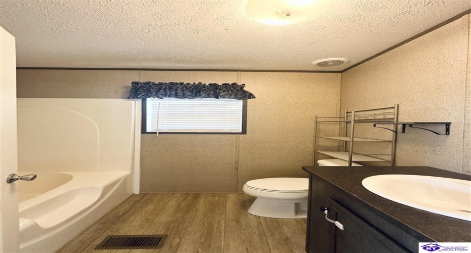 Highway 401, Garfield, Kentucky 40140, ,2 BathroomsBathrooms,For Sale,Highway 401,HK24002194