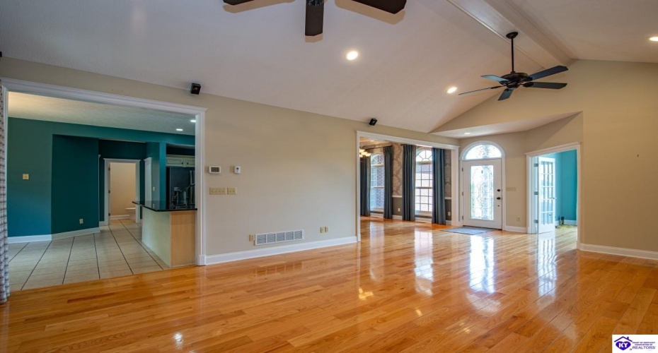 Custer Roberts Hollow Lane, Custer, Kentucky 40115, ,4 BathroomsBathrooms,For Sale,Custer Roberts Hollow Lane,HK24003407