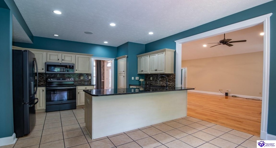 Custer Roberts Hollow Lane, Custer, Kentucky 40115, ,4 BathroomsBathrooms,For Sale,Custer Roberts Hollow Lane,HK24003407