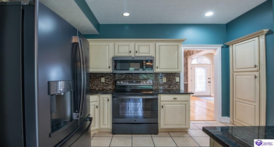 Custer Roberts Hollow Lane, Custer, Kentucky 40115, ,4 BathroomsBathrooms,For Sale,Custer Roberts Hollow Lane,HK24003407