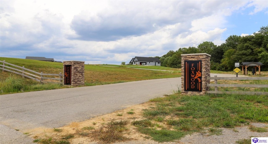 Foxwood Court, Elizabethtown, Kentucky 42701, ,For Sale,Foxwood Court,HK24003402