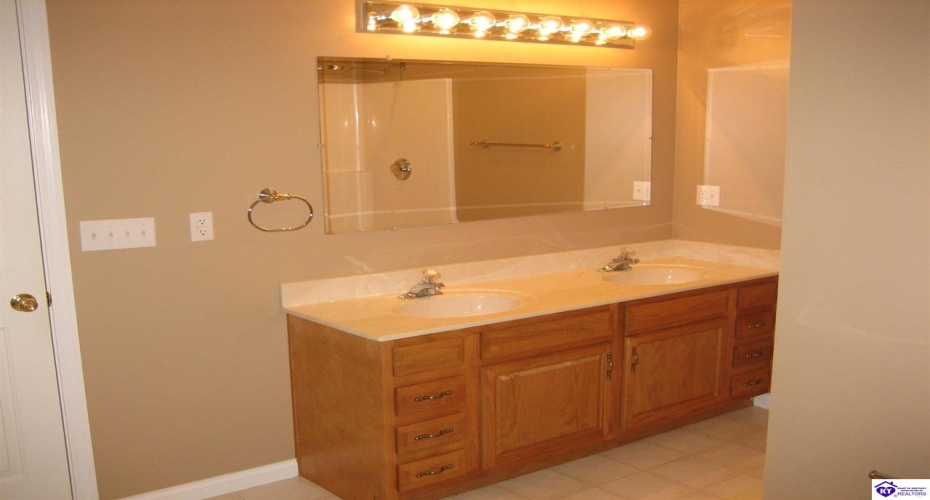Valley View Drive, Vine Grove, Kentucky 40175-0000, ,2 BathroomsBathrooms,For Sale,Valley View Drive,HK24002178