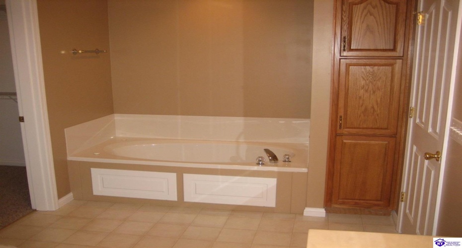 Valley View Drive, Vine Grove, Kentucky 40175-0000, ,2 BathroomsBathrooms,For Sale,Valley View Drive,HK24002178