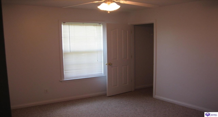 Valley View Drive, Vine Grove, Kentucky 40175-0000, ,2 BathroomsBathrooms,For Sale,Valley View Drive,HK24002178