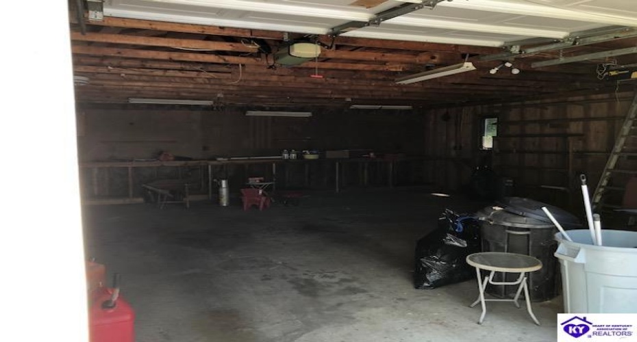 Beechwood Drive, Campbellsville, Kentucky 42718, ,2 BathroomsBathrooms,For Sale,Beechwood Drive,HK24003408