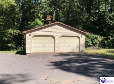 Beechwood Drive, Campbellsville, Kentucky 42718, ,2 BathroomsBathrooms,For Sale,Beechwood Drive,HK24003408