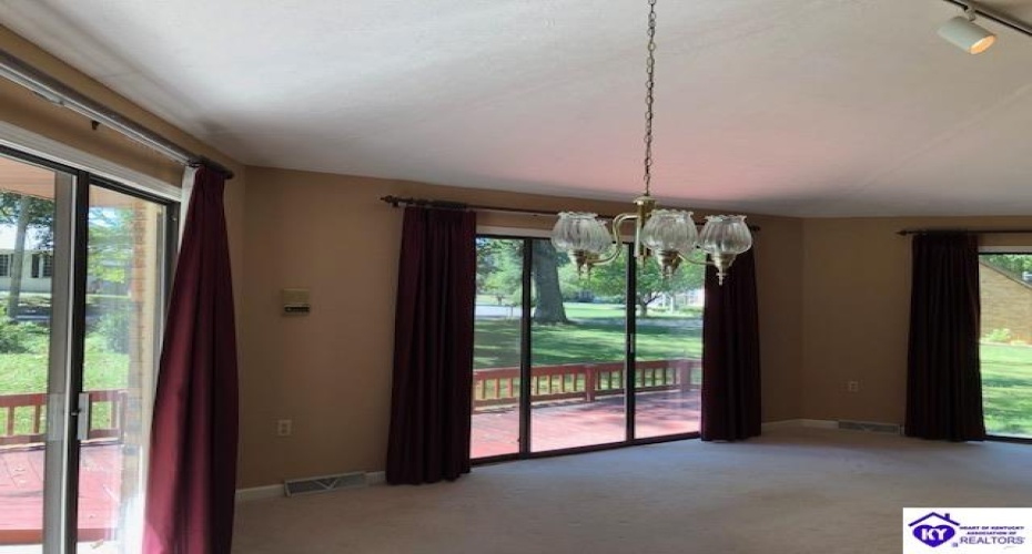 Beechwood Drive, Campbellsville, Kentucky 42718, ,2 BathroomsBathrooms,For Sale,Beechwood Drive,HK24003408