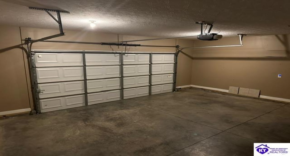 Tumbleweed Court, Elizabethtown, Kentucky 42701, ,2 BathroomsBathrooms,For Sale,Tumbleweed Court,HK24001695