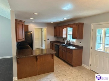 Tumbleweed Court, Elizabethtown, Kentucky 42701, ,2 BathroomsBathrooms,For Sale,Tumbleweed Court,HK24001695