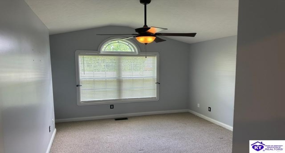 Tumbleweed Court, Elizabethtown, Kentucky 42701, ,2 BathroomsBathrooms,For Sale,Tumbleweed Court,HK24001695