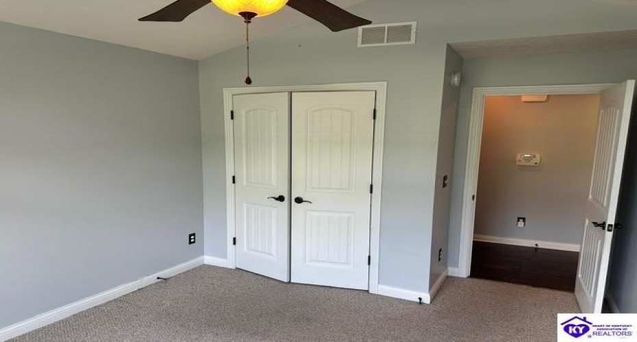 Tumbleweed Court, Elizabethtown, Kentucky 42701, ,2 BathroomsBathrooms,For Sale,Tumbleweed Court,HK24001695