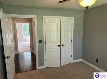 Tumbleweed Court, Elizabethtown, Kentucky 42701, ,2 BathroomsBathrooms,For Sale,Tumbleweed Court,HK24001695