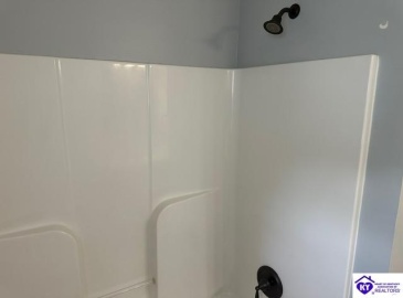 Tumbleweed Court, Elizabethtown, Kentucky 42701, ,2 BathroomsBathrooms,For Sale,Tumbleweed Court,HK24001695