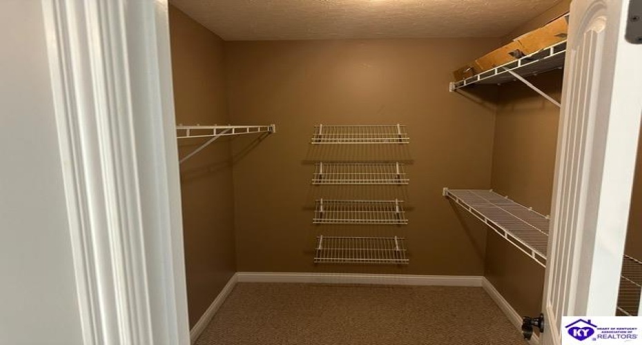 Tumbleweed Court, Elizabethtown, Kentucky 42701, ,2 BathroomsBathrooms,For Sale,Tumbleweed Court,HK24001695