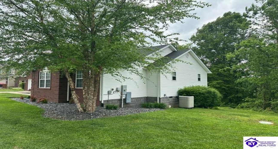 Tumbleweed Court, Elizabethtown, Kentucky 42701, ,2 BathroomsBathrooms,For Sale,Tumbleweed Court,HK24001695