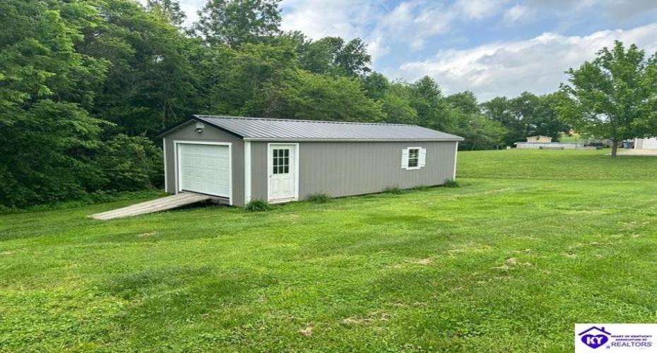 Tumbleweed Court, Elizabethtown, Kentucky 42701, ,2 BathroomsBathrooms,For Sale,Tumbleweed Court,HK24001695