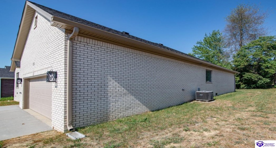 Summit Creek Drive, Elizabethtown, Kentucky 42701, ,2 BathroomsBathrooms,For Sale,Summit Creek Drive,HK24003414