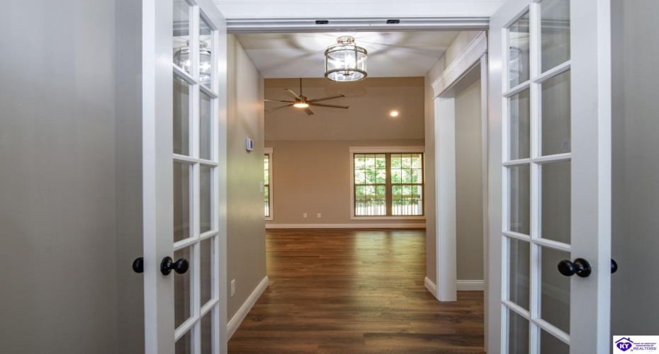 Summit Creek Drive, Elizabethtown, Kentucky 42701, ,2 BathroomsBathrooms,For Sale,Summit Creek Drive,HK24003414