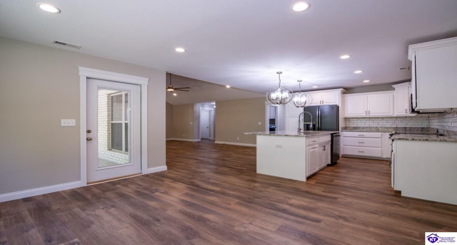 Summit Creek Drive, Elizabethtown, Kentucky 42701, ,2 BathroomsBathrooms,For Sale,Summit Creek Drive,HK24003414