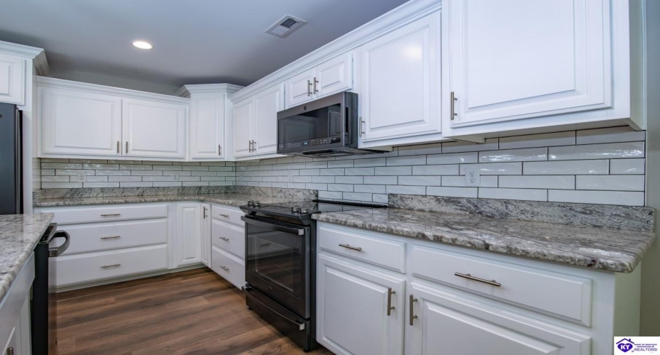 Summit Creek Drive, Elizabethtown, Kentucky 42701, ,2 BathroomsBathrooms,For Sale,Summit Creek Drive,HK24003414