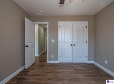 Summit Creek Drive, Elizabethtown, Kentucky 42701, ,2 BathroomsBathrooms,For Sale,Summit Creek Drive,HK24003414