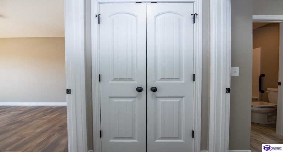 Summit Creek Drive, Elizabethtown, Kentucky 42701, ,2 BathroomsBathrooms,For Sale,Summit Creek Drive,HK24003414