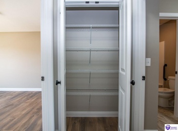 Summit Creek Drive, Elizabethtown, Kentucky 42701, ,2 BathroomsBathrooms,For Sale,Summit Creek Drive,HK24003414