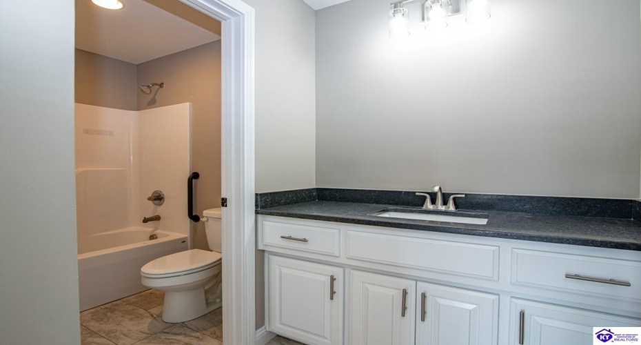 Summit Creek Drive, Elizabethtown, Kentucky 42701, ,2 BathroomsBathrooms,For Sale,Summit Creek Drive,HK24003414
