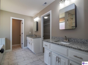 Summit Creek Drive, Elizabethtown, Kentucky 42701, ,2 BathroomsBathrooms,For Sale,Summit Creek Drive,HK24003414