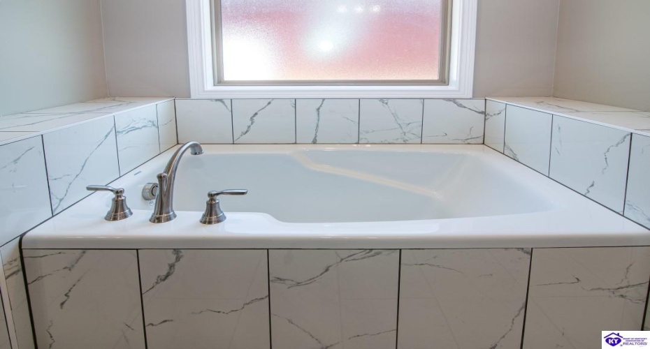 Summit Creek Drive, Elizabethtown, Kentucky 42701, ,2 BathroomsBathrooms,For Sale,Summit Creek Drive,HK24003414