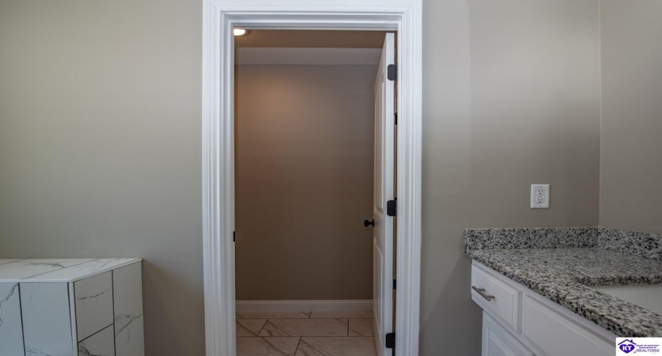 Summit Creek Drive, Elizabethtown, Kentucky 42701, ,2 BathroomsBathrooms,For Sale,Summit Creek Drive,HK24003414