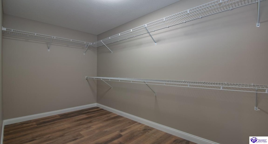 Summit Creek Drive, Elizabethtown, Kentucky 42701, ,2 BathroomsBathrooms,For Sale,Summit Creek Drive,HK24003414