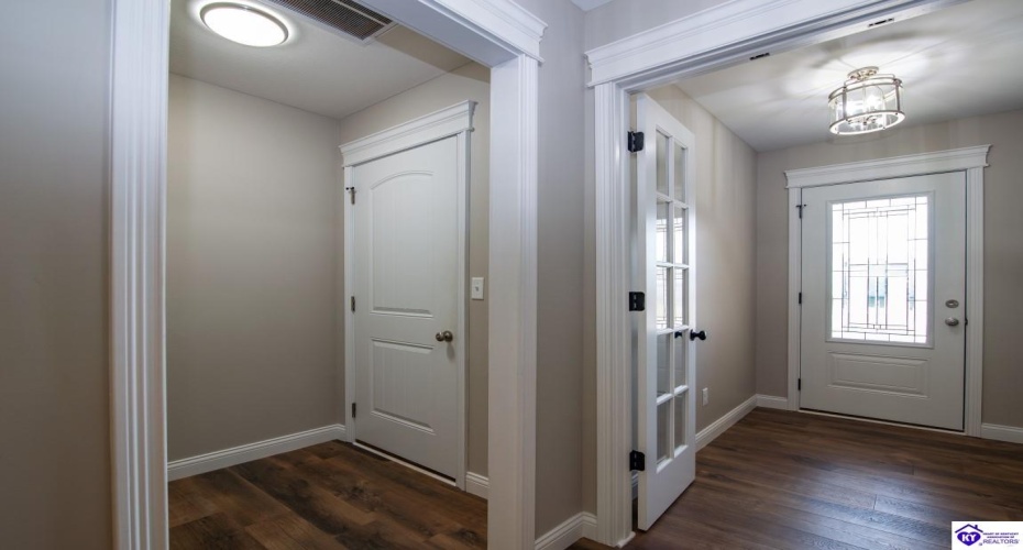 Summit Creek Drive, Elizabethtown, Kentucky 42701, ,2 BathroomsBathrooms,For Sale,Summit Creek Drive,HK24003414