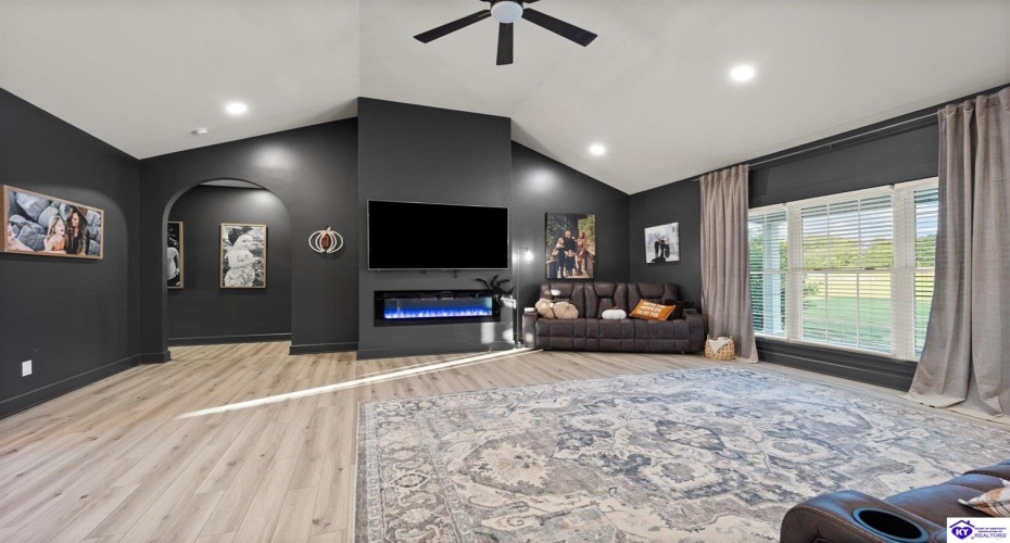 Three Wood Lane, Campbellsville, Kentucky 42718, ,3 BathroomsBathrooms,For Sale,Three Wood Lane,HK24003419