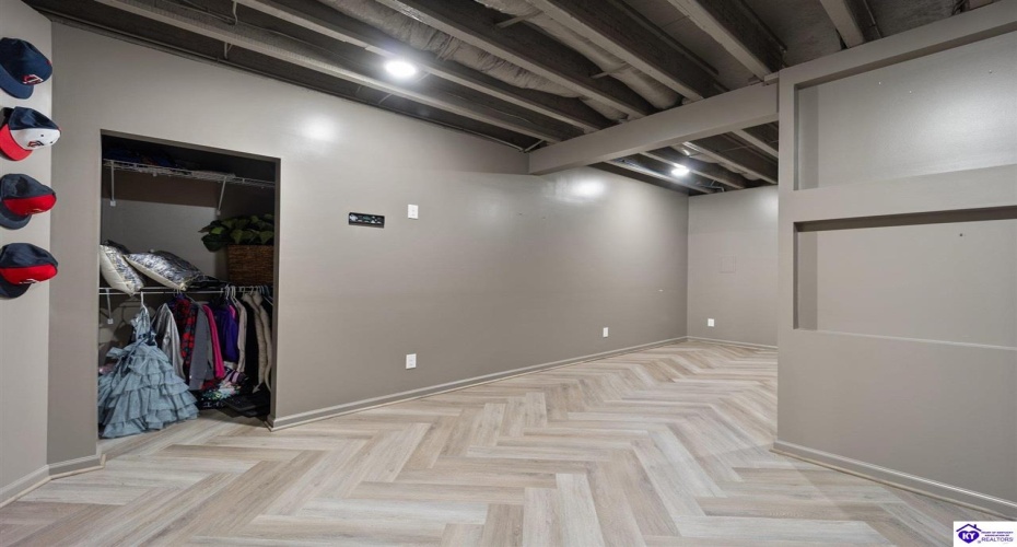 Three Wood Lane, Campbellsville, Kentucky 42718, ,3 BathroomsBathrooms,For Sale,Three Wood Lane,HK24003419