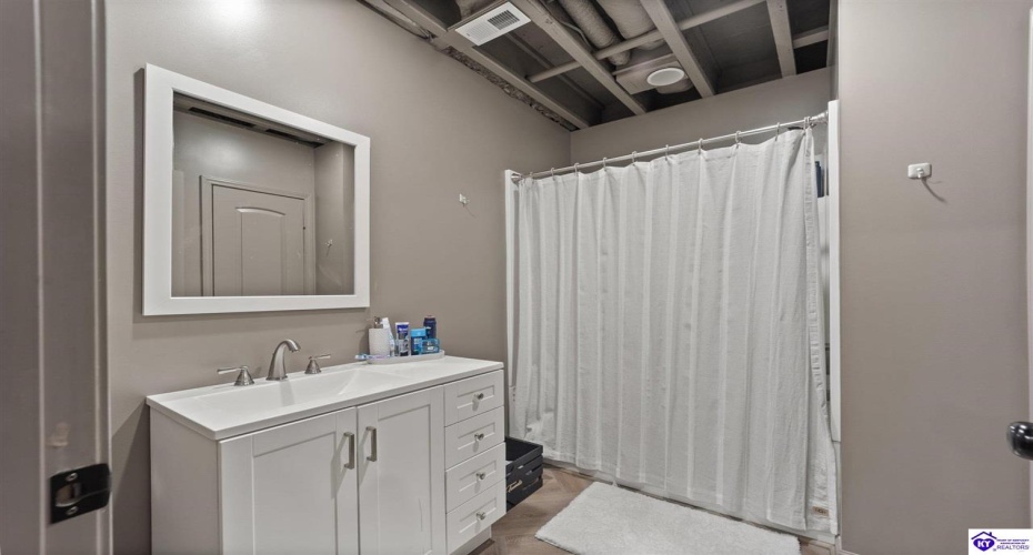 Three Wood Lane, Campbellsville, Kentucky 42718, ,3 BathroomsBathrooms,For Sale,Three Wood Lane,HK24003419