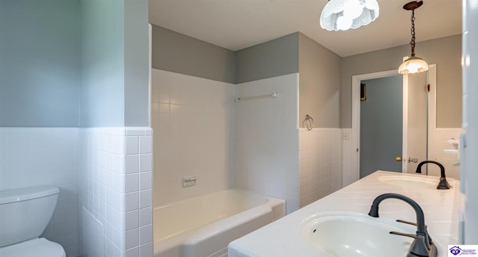 Walnut Hill Road, Elizabethtown, Kentucky 42701, ,2 BathroomsBathrooms,For Sale,Walnut Hill Road,HK24003420