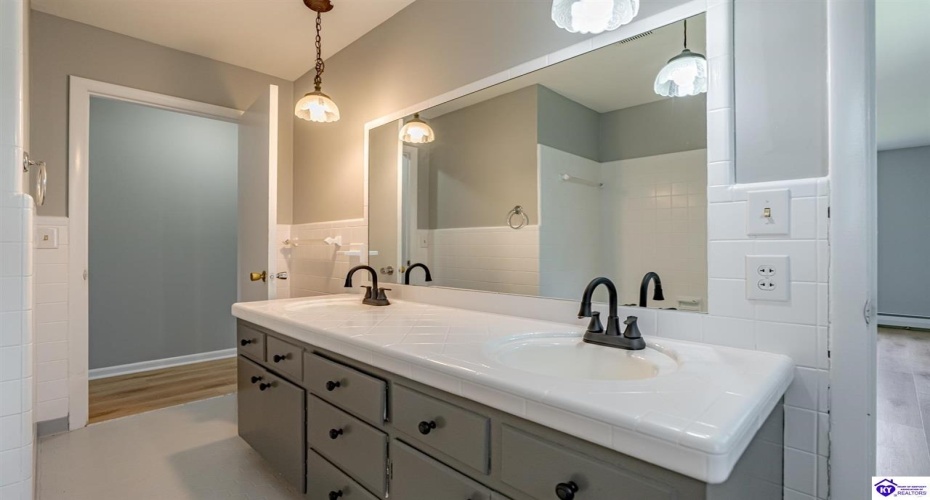 Walnut Hill Road, Elizabethtown, Kentucky 42701, ,2 BathroomsBathrooms,For Sale,Walnut Hill Road,HK24003420