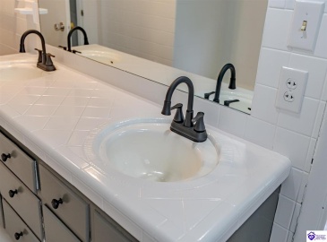 Walnut Hill Road, Elizabethtown, Kentucky 42701, ,2 BathroomsBathrooms,For Sale,Walnut Hill Road,HK24003420