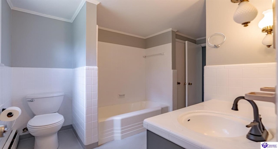 Walnut Hill Road, Elizabethtown, Kentucky 42701, ,2 BathroomsBathrooms,For Sale,Walnut Hill Road,HK24003420