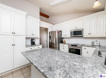 Doe Valley Parkway East, Brandenburg, Kentucky 40108, ,3 BathroomsBathrooms,For Sale,Doe Valley Parkway East,HK24003422