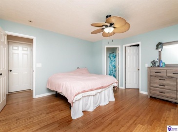 Doe Valley Parkway East, Brandenburg, Kentucky 40108, ,3 BathroomsBathrooms,For Sale,Doe Valley Parkway East,HK24003422