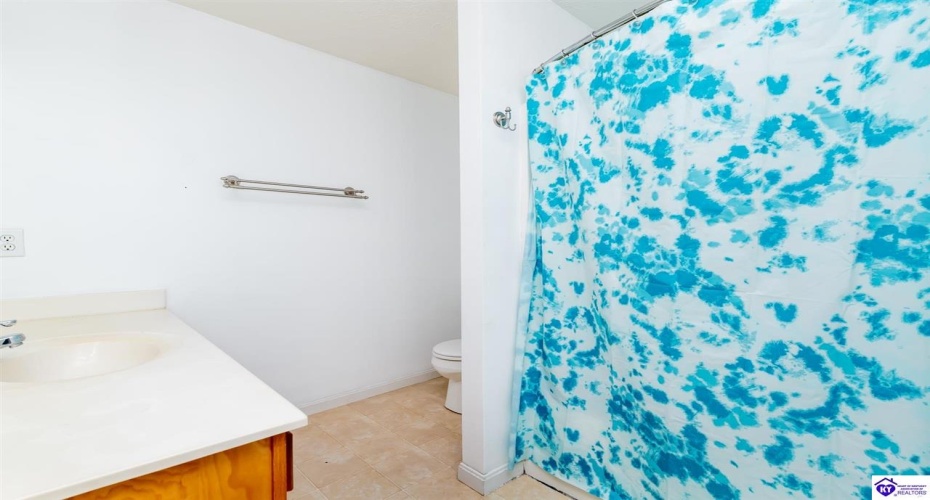 Doe Valley Parkway East, Brandenburg, Kentucky 40108, ,3 BathroomsBathrooms,For Sale,Doe Valley Parkway East,HK24003422