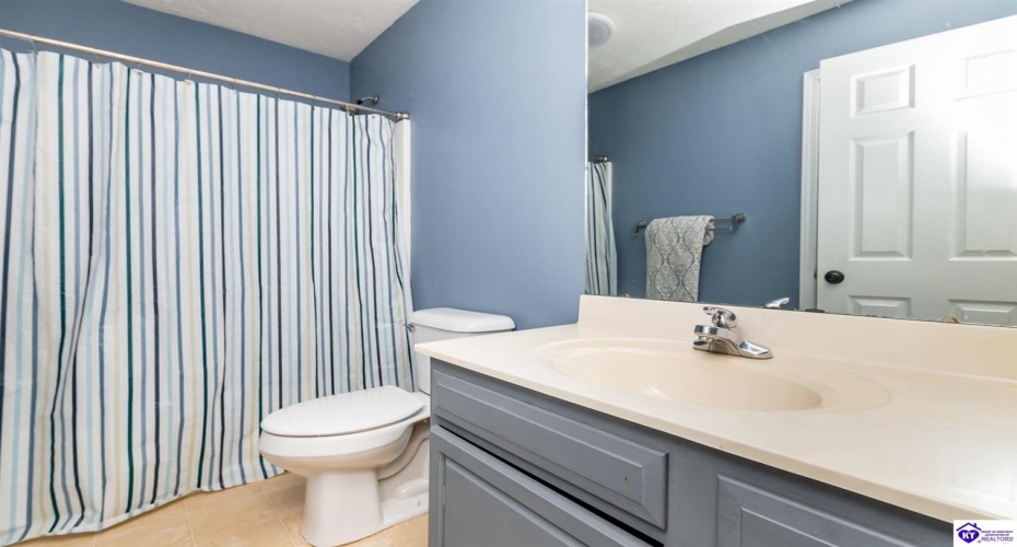 Doe Valley Parkway East, Brandenburg, Kentucky 40108, ,3 BathroomsBathrooms,For Sale,Doe Valley Parkway East,HK24003422