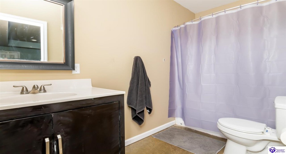 Doe Valley Parkway East, Brandenburg, Kentucky 40108, ,3 BathroomsBathrooms,For Sale,Doe Valley Parkway East,HK24003422