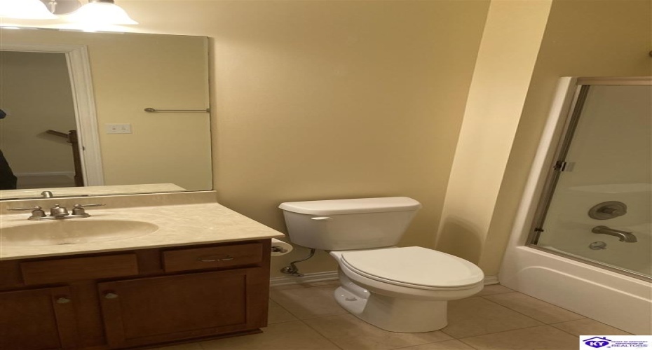 Legacy Court, Elizabethtown, Kentucky 42701, ,3 BathroomsBathrooms,For Sale,Legacy Court,HK24003428