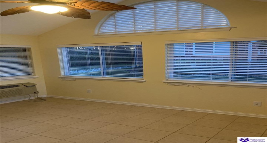 Legacy Court, Elizabethtown, Kentucky 42701, ,3 BathroomsBathrooms,For Sale,Legacy Court,HK24003428